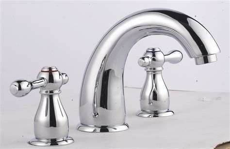 Double Handle Basin Faucet Mixer LX 3304 China Basin Faucet Mixer