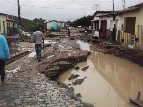 Tragédia chuva deixa rastro de destruição e muitas mortes em Lajedinho