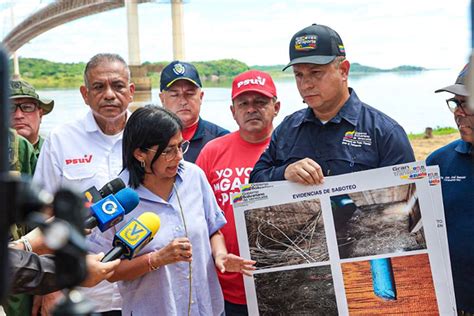 Gobierno denuncia corte de guayas para derrumbar el puente sobre el río