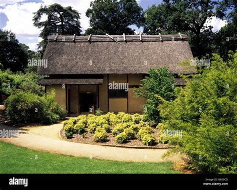 Japanese minka farmhouse at Royal Botanical Gardens Kew England Stock ...