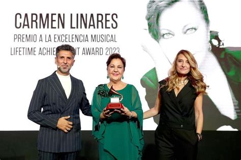 Carmen Linares Recibe El Premio A La Excelencia Musical De Los Latin