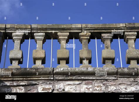 ornate parapet  res stock photography  images alamy