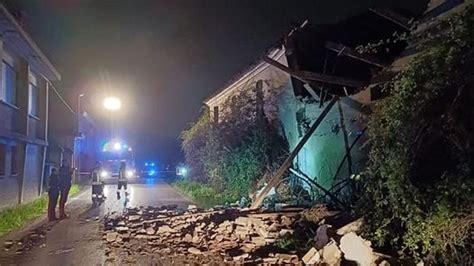 Crolla Una Casa Diroccata Strada Chiusa Pompieri E Protezione Civile