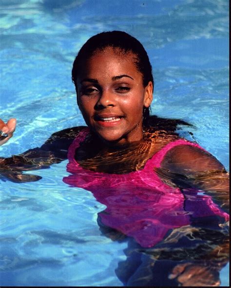 Lark Voorhies Wearing Pink Swimsuit In Pool Photo Print 8 X 10 Item Mvm55638