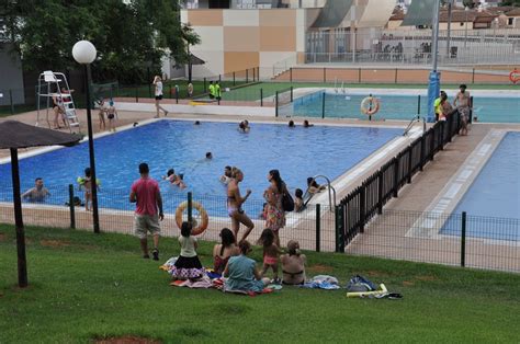 CON LA LLEGADA DEL VERANO Y EL CALOR LA PISCINA MUNICIPAL VUELVE A