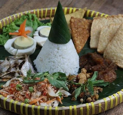 Sego Wiwit Khas Klaten Sebagai Menu Ungkapan Syukur Para Petani Kulinear