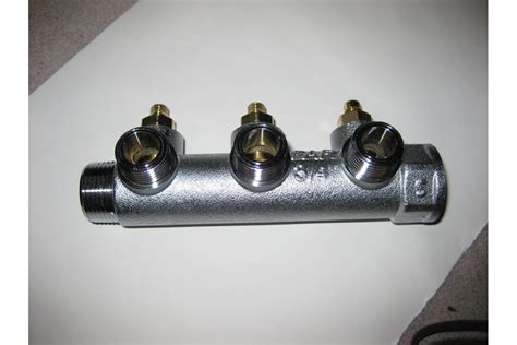Регулирующий коллектор FAR 3/4" ВР-НР с 3 отв. 1/2" НР межосев. 45 мм ...