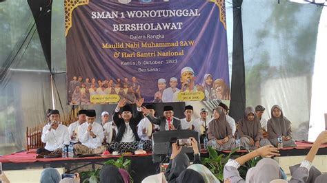 SMANGGAL BERSHOLAWAT Dalam Rangka Peringatan Maulid Nabi Dan Hari