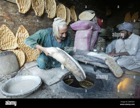 Afghan bakers bread hi-res stock photography and images - Alamy