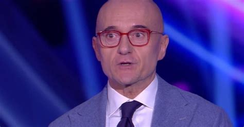 Grande Fratello Alfonso Signorini Rimprovera I Concorrenti In Diretta