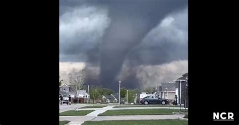 Al Menos Cinco Muertos Por Decenas De Tornados En El Centro De EEUU