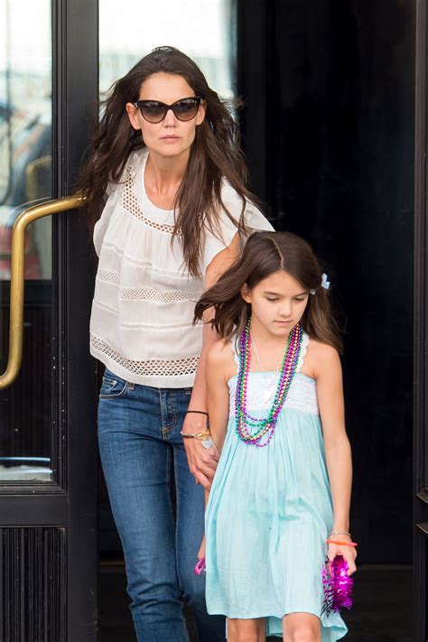 Suri Cruise’s 18th Birthday: Dad’s ‘Different’ Appearance, Her Debated