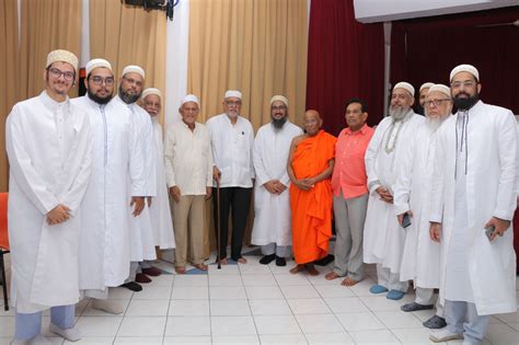 Sri Lanka Islamic Center Ymba Host Iftar At Buddhist Temple Colombo