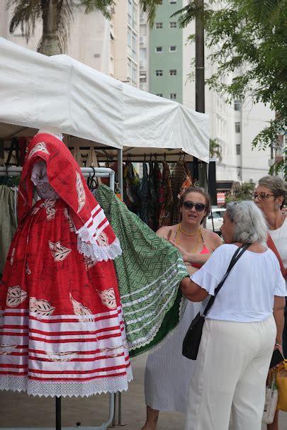 24ª Festa de Iemanjá emociona multidão de devotos na Ponta da Praia de