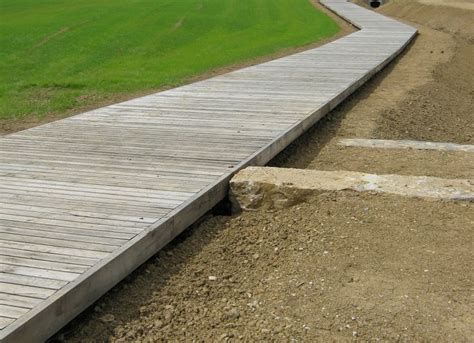 Realisation D Un Chemin En Bois Dans Un Parc Public Vereal Lu