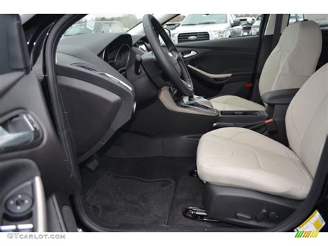 2015 Ford Focus Titanium Hatchback Interior Color Photos | GTCarLot.com