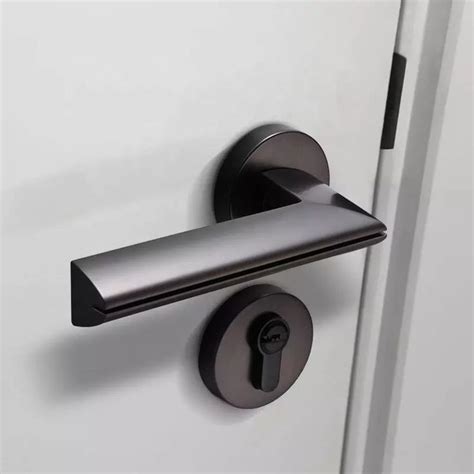 Pavo Lever Door Lock - Brushed Black Nickel | Discreta