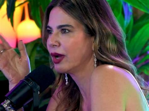 De Biquíni Luciana Gimenez Exibe Corpo De Boneca E Rouba A Cena