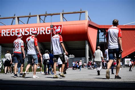 Dauerkartenverkauf F R Saison Startet Ssv Jahn Regensburg