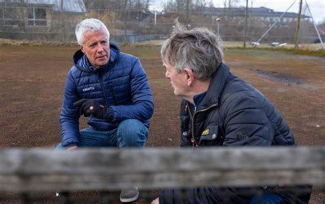 Folk Venter Utålmodigt På Padelbaner Himmerland Ligehernu