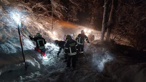 Baum verlegt Straße Ortsfeuerwehr Schruns