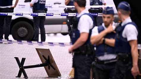 Bruxelles Une Camionnette Fonce Sur Une Terrasse Six Personnes