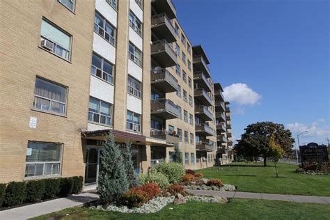 Lawrence Avenue East Apartments 2700 2702 Lawrence Avenue East