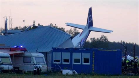 Chrcynno Katastrofa lotnicza samolot spadł na hangar 5 osób nie żyje