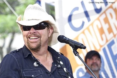 Toby Keith Makes Triumphant Return To The Stage Country 97 5 Fm