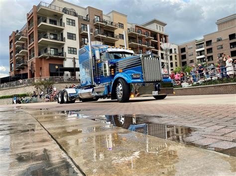 Shell Rotella Superrigs Dazzles With Chrome Lights Truck News