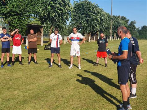 Album Reprise de l entrainement pour les séniors club Football