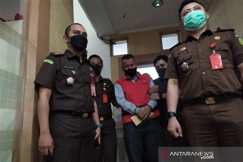 Kejati Jabar Tahan Asn Kemenag Diduga Korupsi Dana Bos Rp Miliar