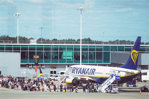 Trabajo Sanciona A Ryanair Por No Abonar El Salario M Nimo A Los