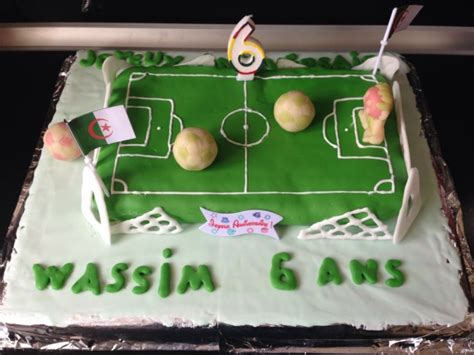 Gâteau d anniversaire en forme de terrain de foot Recettes de