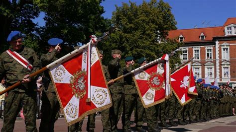 Koszalinianie Oddali Ho D O Nierzom Wojska Polskiego I Bohaterom Bitwy