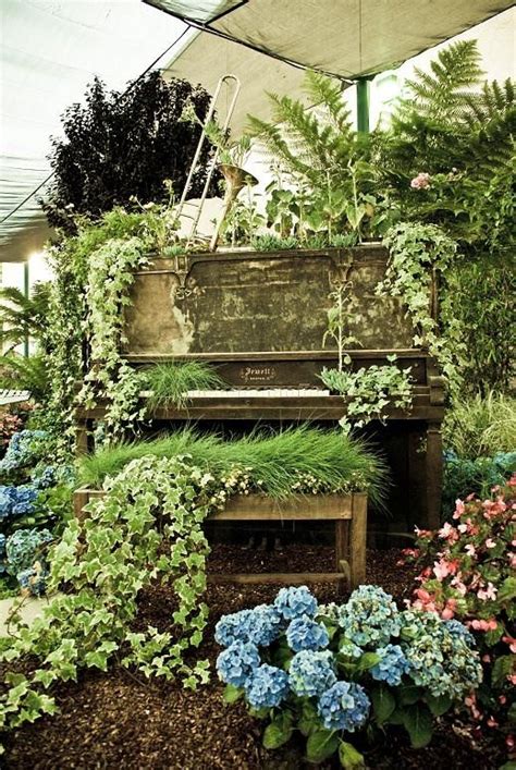 26 Creative Ideas To Repurpose Old Pianos T Ideas Creative Spotting