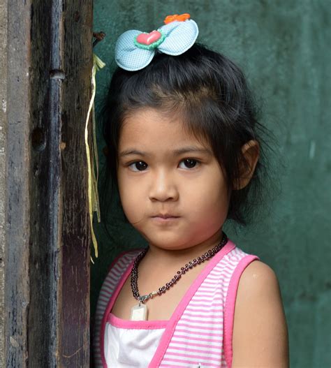 Child In Doorway The Foreign Photographer ฝรั่งถ่ Flickr