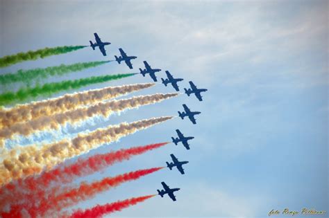 Reggio Lo Spettacolo Delle Frecce Tricolori Visto Con Le Foto