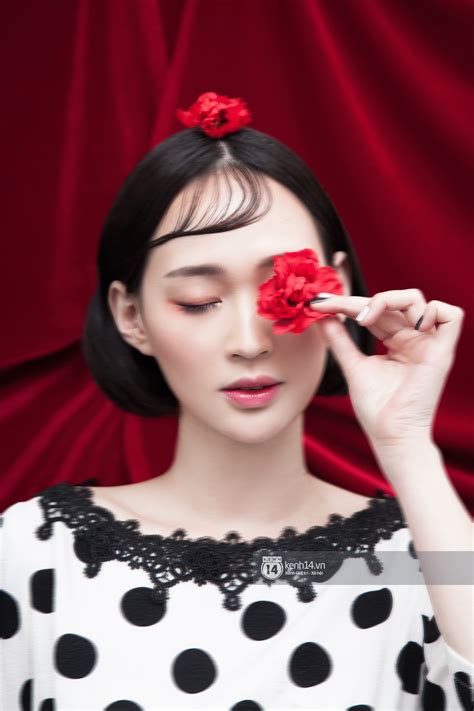 nàng hot girl Salim Sun HT Lê Vi xinh lạ trong những mẫu áo dài cách tân độc đáo