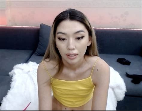 Asian Girls Live On Twitter Hot And Getting Naked On Her Webcam