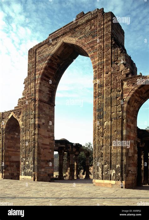 Quwwat Al Islam Mosque Delhi India Stock Photo Alamy