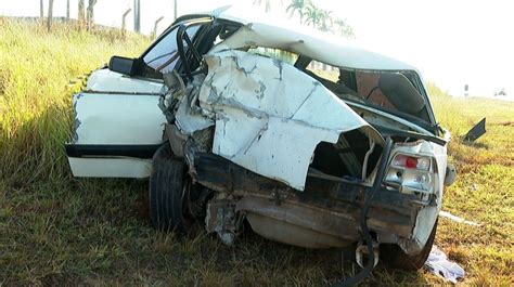 Acidente Entre 2 Carros E Moto Deixa 3 Feridos No Anel Viário Norte De