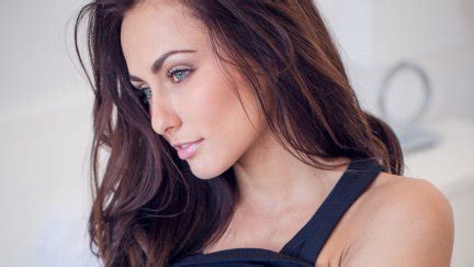 Michaela Isizzu Brunette Women Looking Away Face Women Indoors Tank Top Studio Indoors