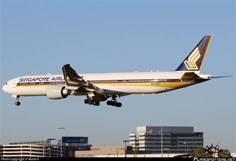 V Swv Singapore Airlines Boeing Er Photo By Mark H Id