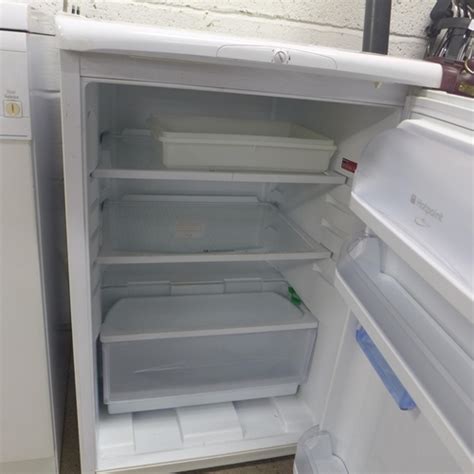 A Hotpoint Iced Diamond Rlav21 Under Counter Fridge