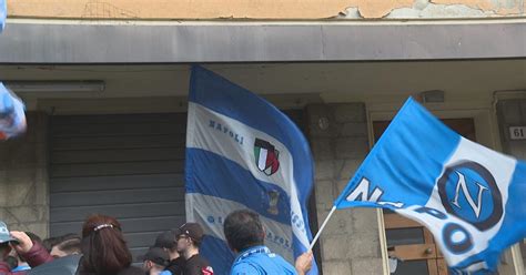 Scudetto Rimandato I Tifosi Del Napoli Tra Illusione E Comunque Allegria