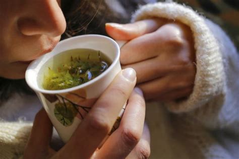 Té de perejil Para qué sirve Beneficios y Contraindicaciones