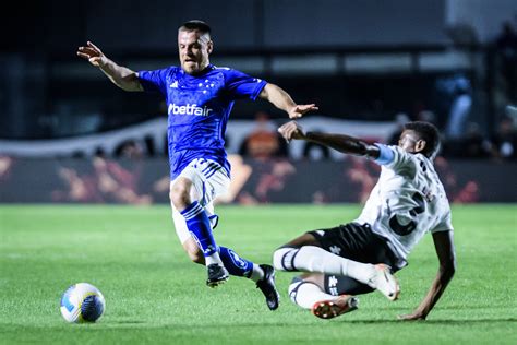 Vasco e Cruzeiro empatam sem gols em São Januário Placar