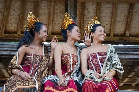 Kain Tenun Gringsing Keindahan Budaya Tradisional Bali Yang Dipercaya