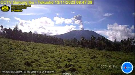 Gunung Ibu Erupsi Pagi Ini Letusan 1 000 Meter Di Atas Puncak